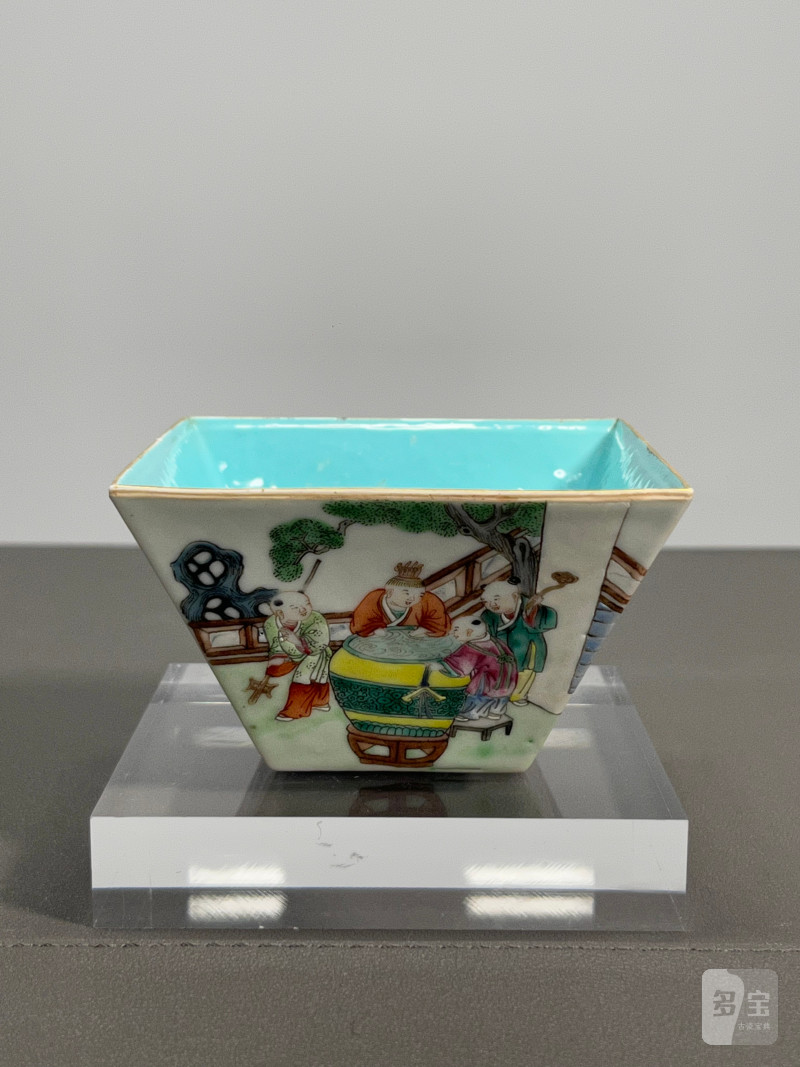 清嘉庆  粉彩婴戏图斗方杯 - 图2